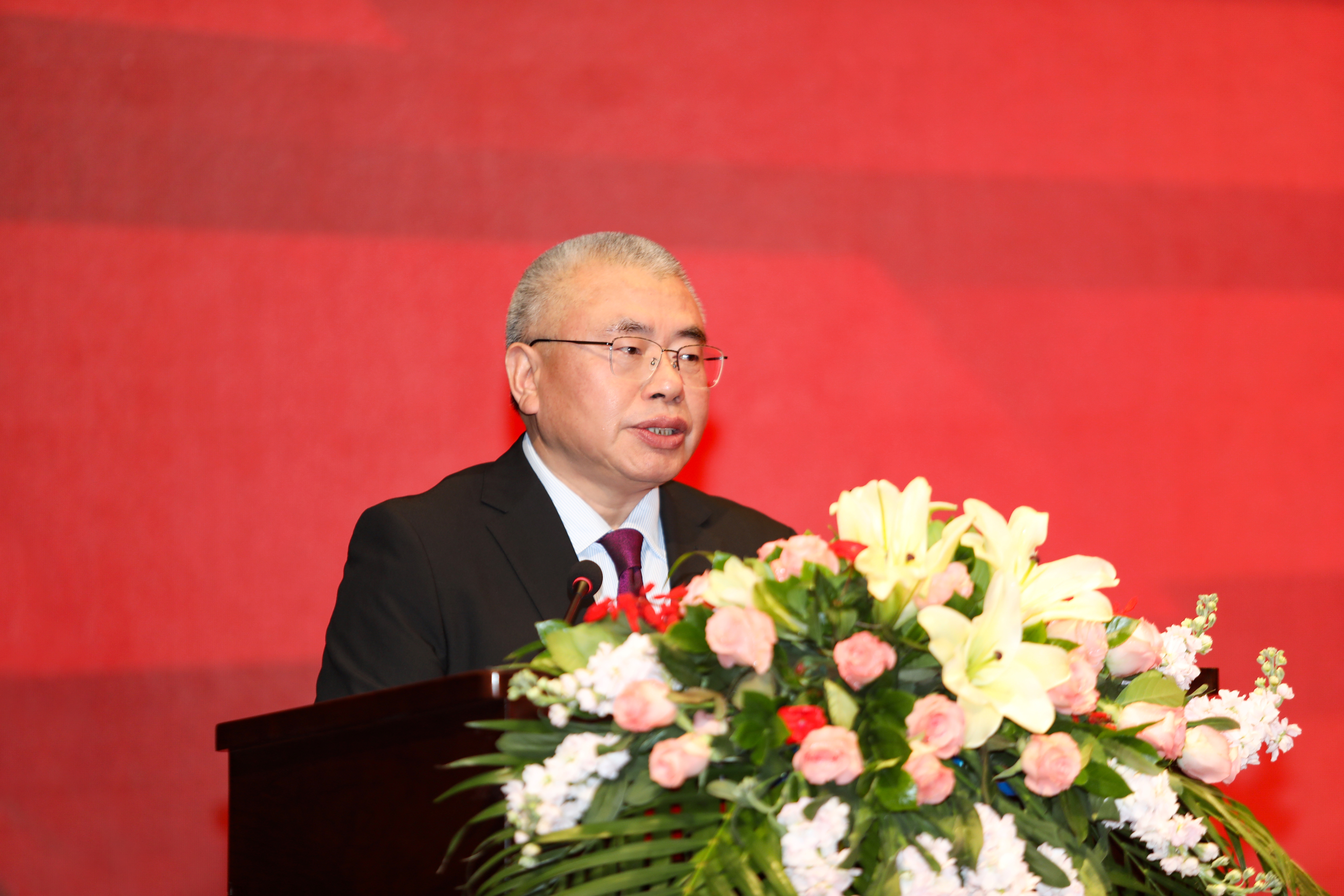 1.集团公司党委书记、董事长、总司理杨安国作大会致辞.JPG
